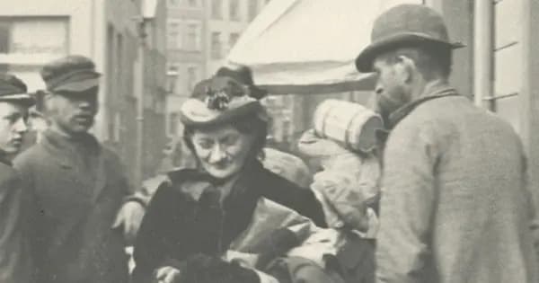 Arkivomvisning: Originaler, sprittere og forvildede skæbner i 200 år
