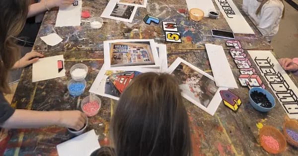 Perlegraffitiworkshop med street art-duoen OEPS Crew