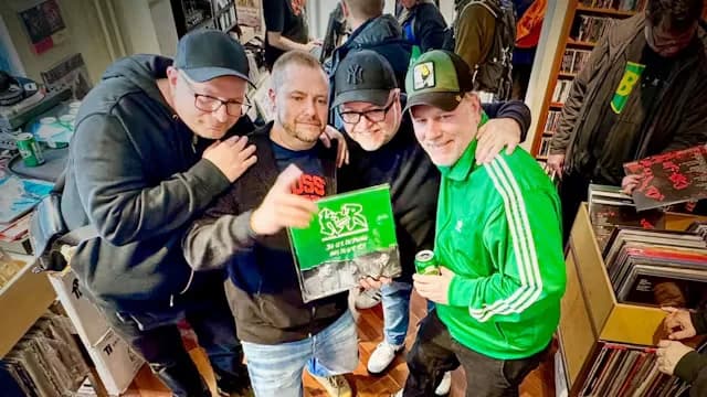 HUMLERIDDERNE + support: hun R