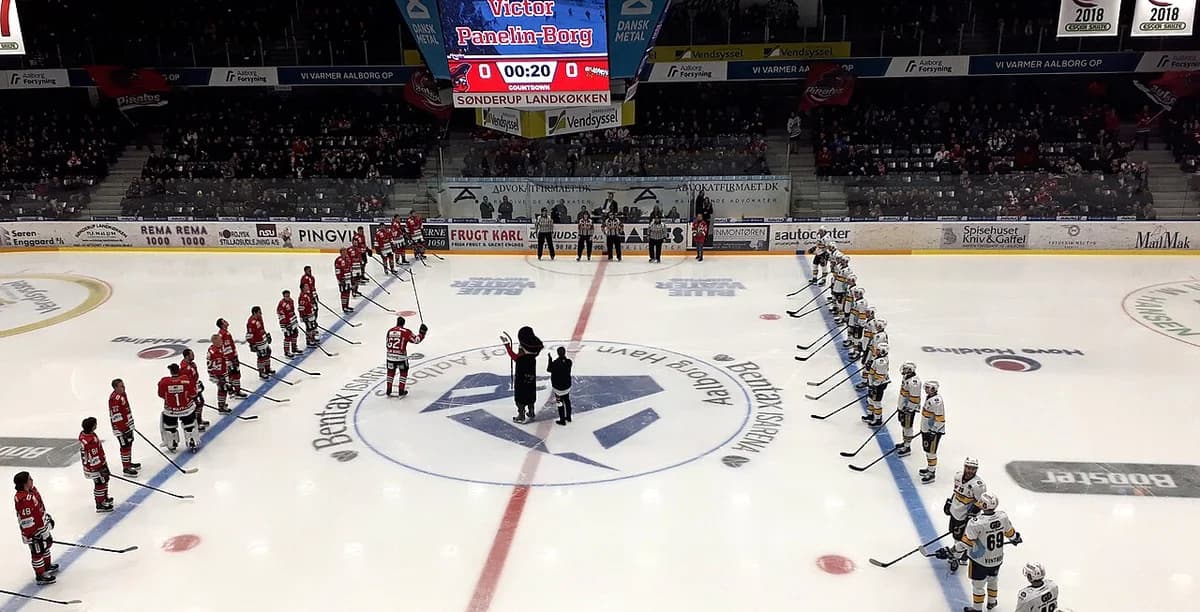 Two ice hockey teams lined up on ice rink at Gigantium Aalborg